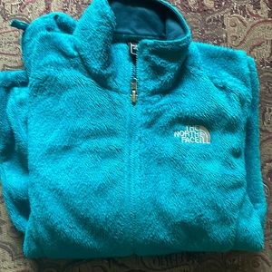 The North Face Women’s fuzzy jacket in teal. Size XS.